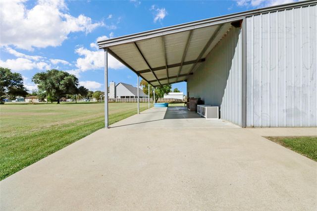 2923 County Road 209, Danbury, TX 77534