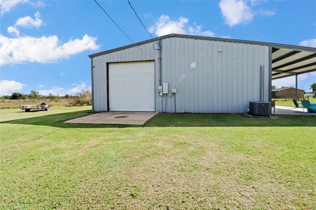 2923 County Road 209, Danbury, TX 77534
