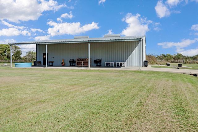 2923 County Road 209, Danbury, TX 77534
