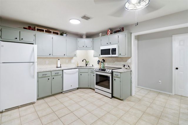 2923 County Road 209, Danbury, TX 77534