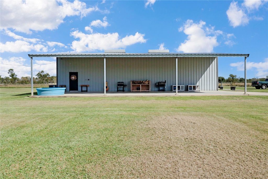 2923 County Road 209, Danbury, TX 77534