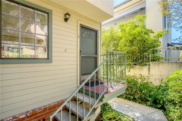 2747 Hermosa Avenue 6, Montrose, CA 91020