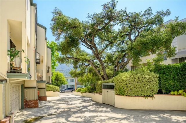 2747 Hermosa Avenue 6, Montrose, CA 91020