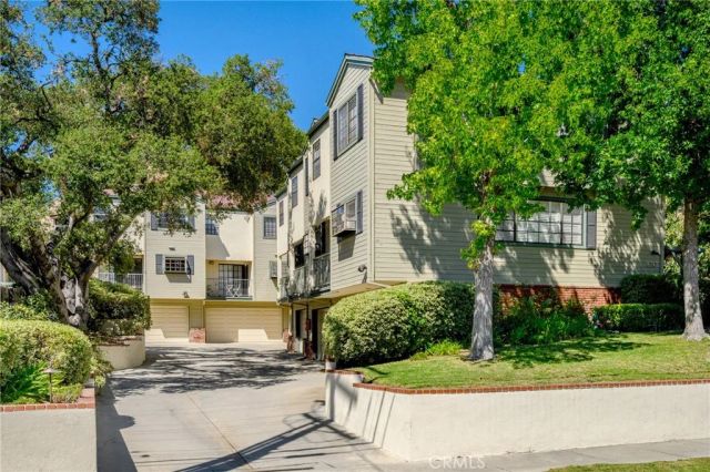 2747 Hermosa Avenue 6, Montrose, CA 91020