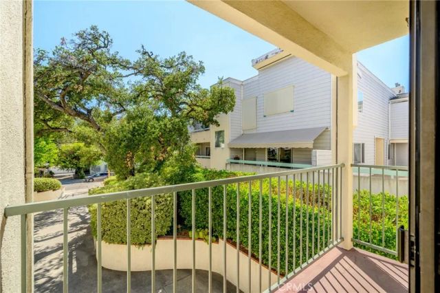 2747 Hermosa Avenue 6, Montrose, CA 91020