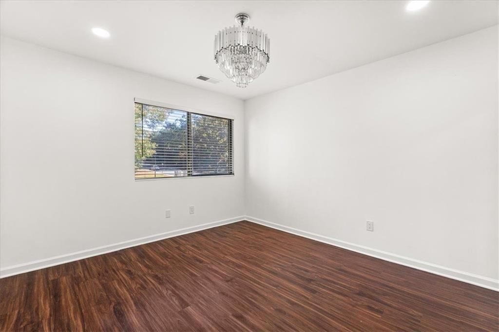 Image 5 of property listing at 3755 Mulkey Cir, Marietta, GA 30008