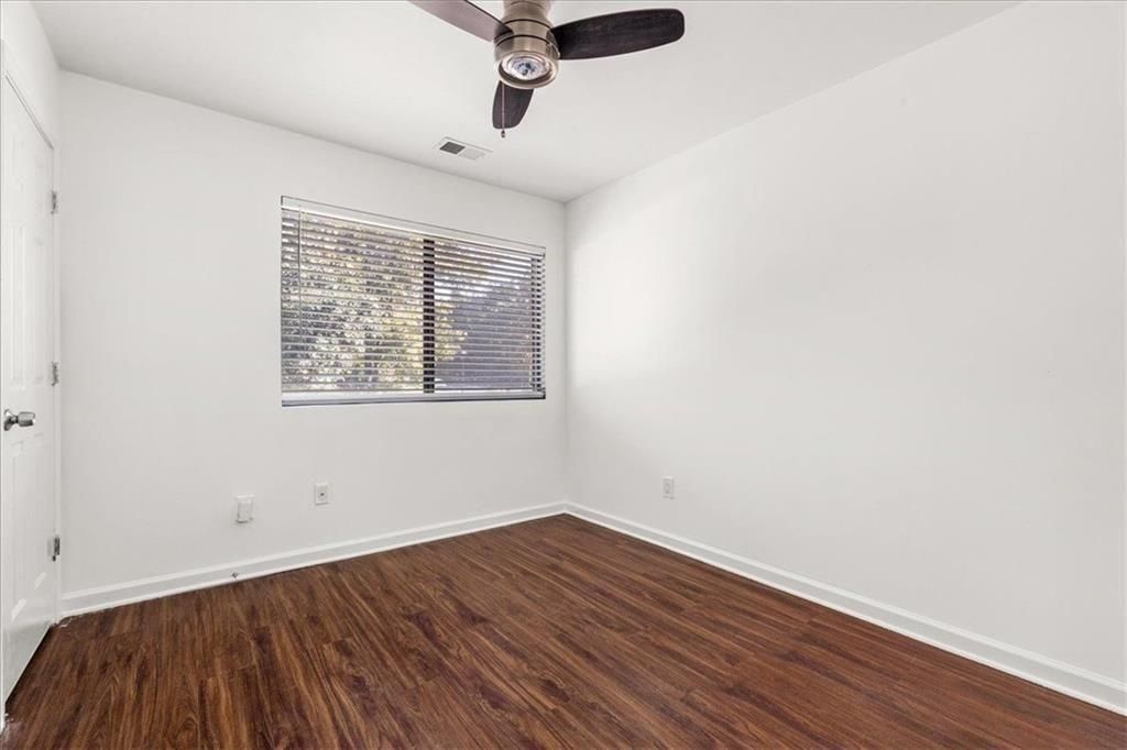 Image 9 of property listing at 3755 Mulkey Cir, Marietta, GA 30008