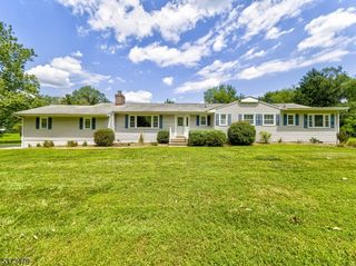 1 Shady Ln, Raritan Twp., NJ 08822