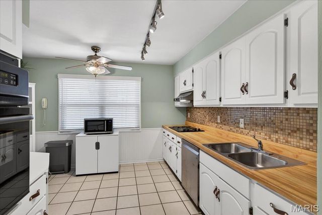 9467 Arban Drive, Crestwood, MO 63126