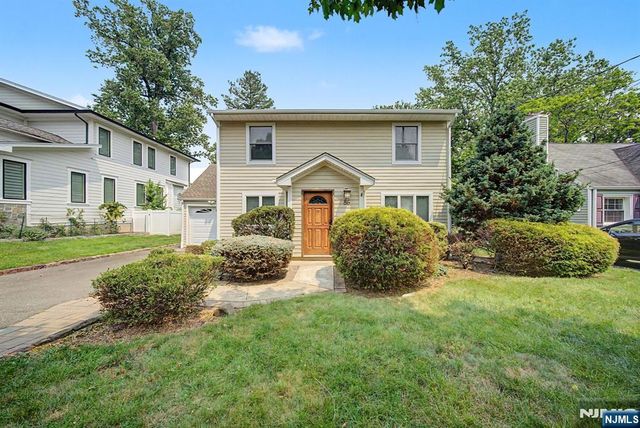 86 Hazelton Terrace, Tenafly, NJ 07670