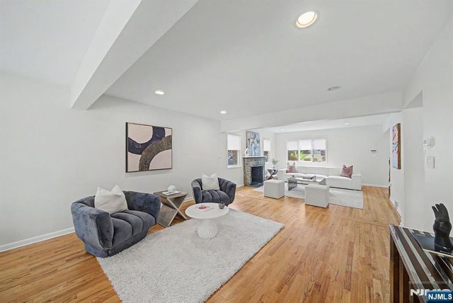 86 Hazelton Terrace, Tenafly, NJ 07670
