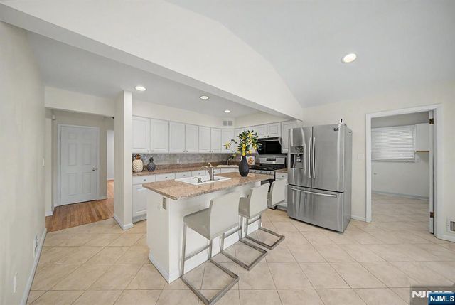 86 Hazelton Terrace, Tenafly, NJ 07670