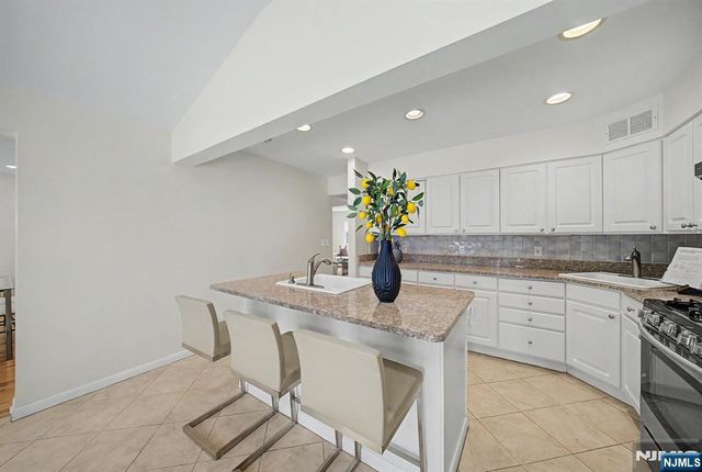 86 Hazelton Terrace, Tenafly, NJ 07670