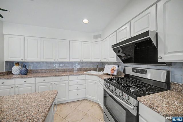 86 Hazelton Terrace, Tenafly, NJ 07670