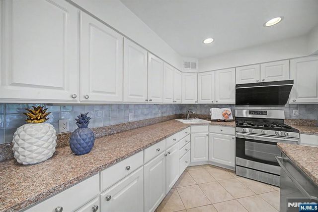 86 Hazelton Terrace, Tenafly, NJ 07670