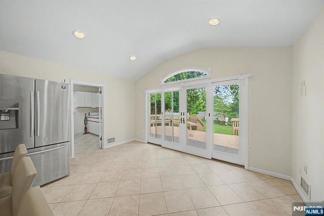 86 Hazelton Terrace, Tenafly, NJ 07670