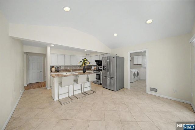 86 Hazelton Terrace, Tenafly, NJ 07670