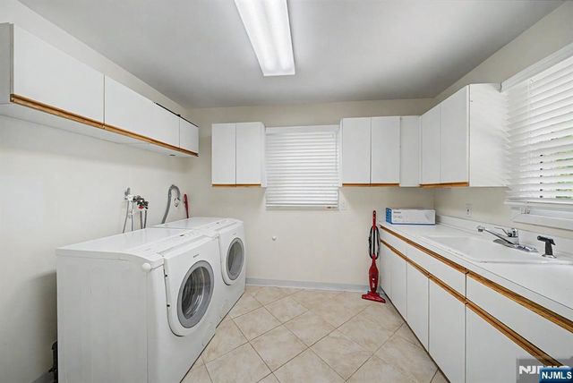86 Hazelton Terrace, Tenafly, NJ 07670