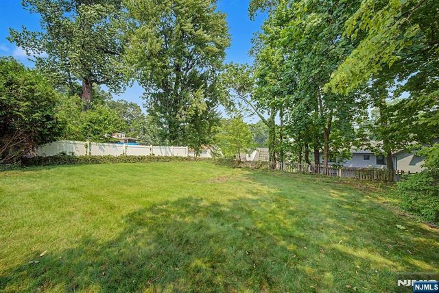 86 Hazelton Terrace, Tenafly, NJ 07670