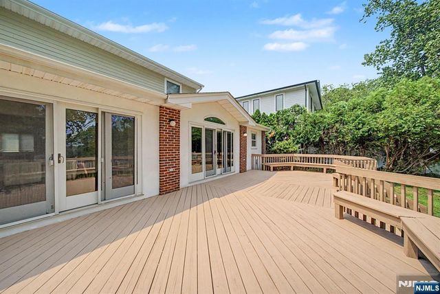 86 Hazelton Terrace, Tenafly, NJ 07670