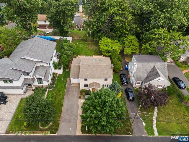 86 Hazelton Terrace, Tenafly, NJ 07670