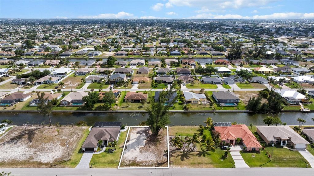 216 SE 15TH TERRACE, Cape Coral, FL 33990