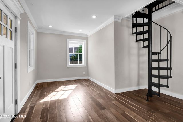 910 Walnut Street, Wilmington, NC 28401