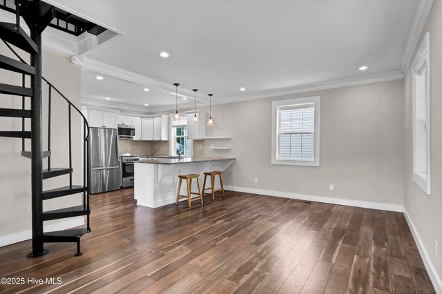 910 Walnut Street, Wilmington, NC 28401