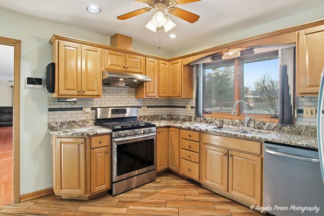 1913 Rancho Lane, Des Plaines, IL 60016