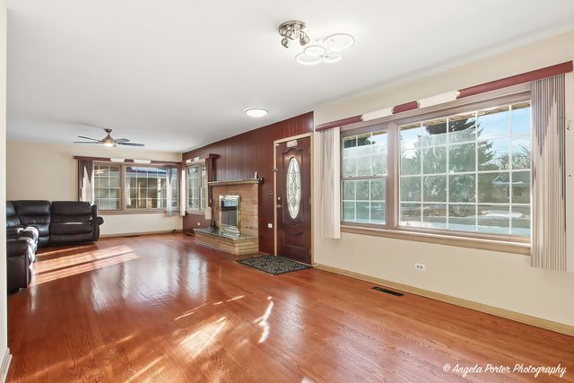 1913 Rancho Lane, Des Plaines, IL 60016