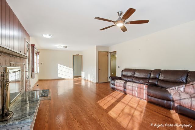 1913 Rancho Lane, Des Plaines, IL 60016