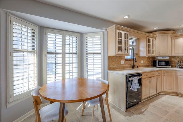 18603 E Hanthorn Drive, Independence, MO 64057