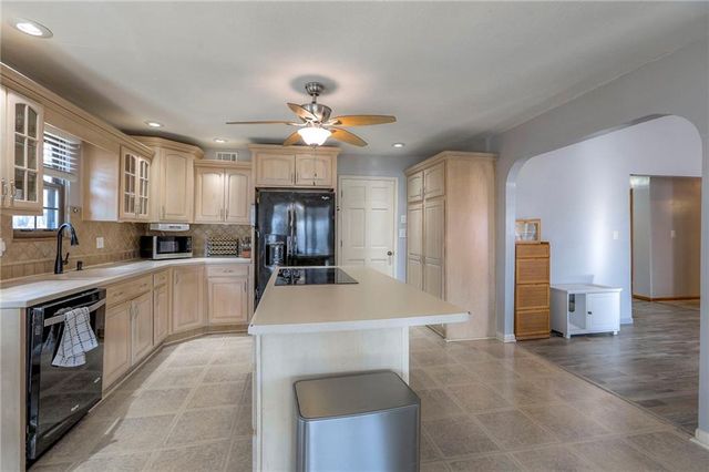 18603 E Hanthorn Drive, Independence, MO 64057