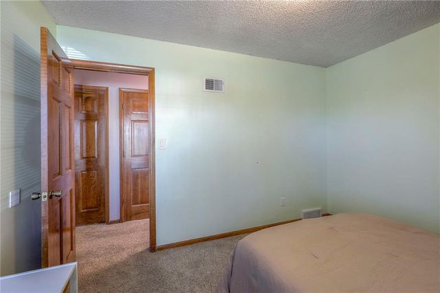 18603 E Hanthorn Drive, Independence, MO 64057