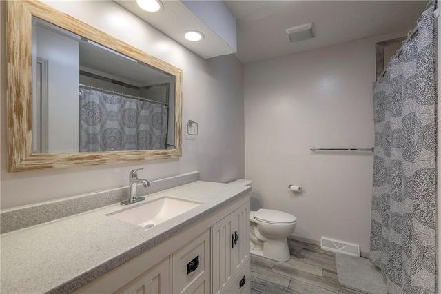 18603 E Hanthorn Drive, Independence, MO 64057