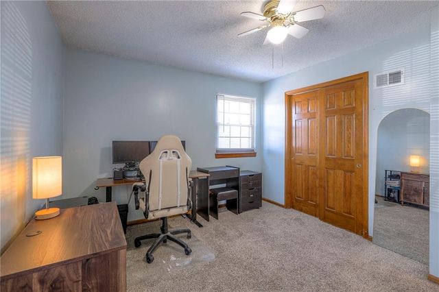 18603 E Hanthorn Drive, Independence, MO 64057