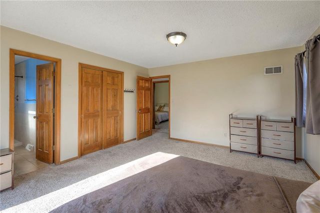 18603 E Hanthorn Drive, Independence, MO 64057