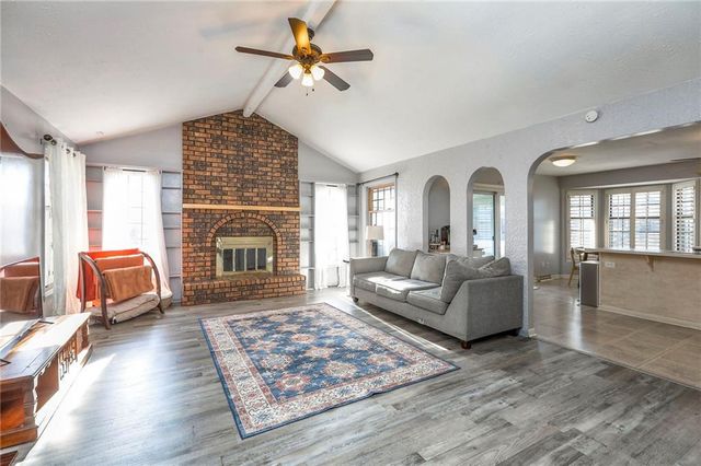 18603 E Hanthorn Drive, Independence, MO 64057