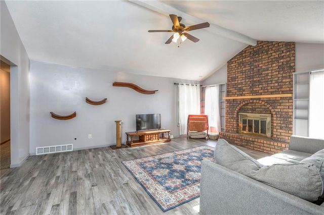 18603 E Hanthorn Drive, Independence, MO 64057