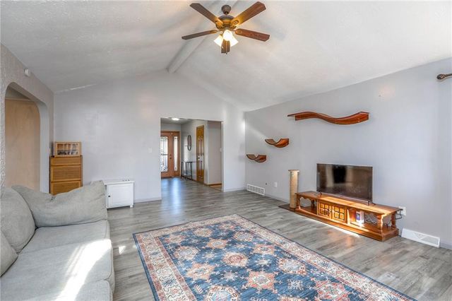 18603 E Hanthorn Drive, Independence, MO 64057