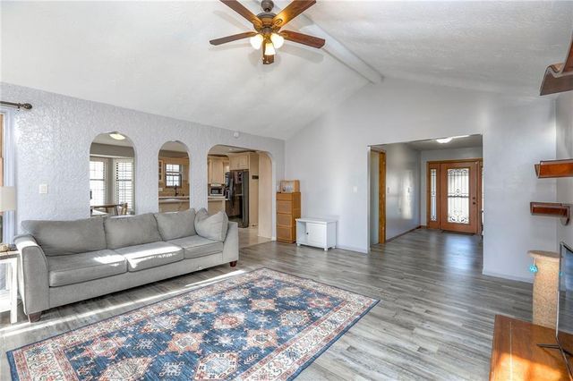 18603 E Hanthorn Drive, Independence, MO 64057