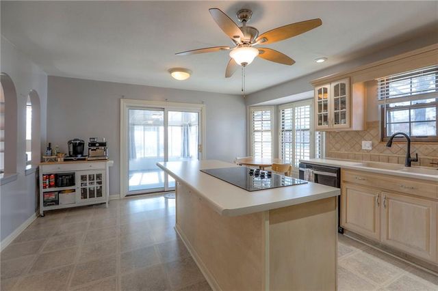 18603 E Hanthorn Drive, Independence, MO 64057