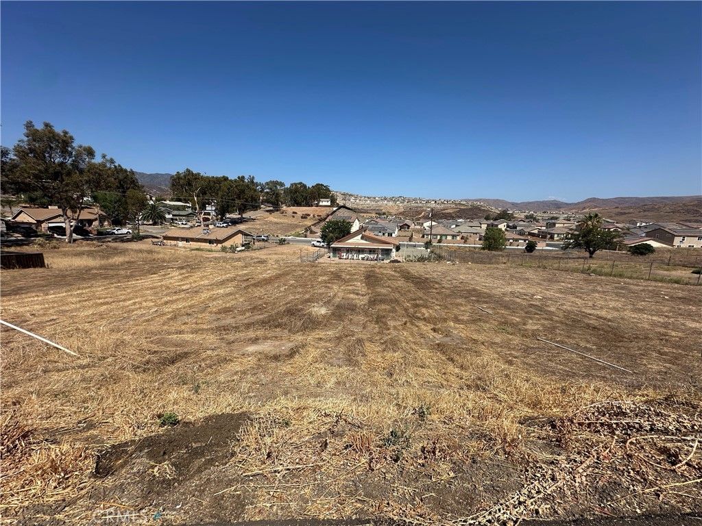 Image 3 of property listing at 0 Swan Ave, Lake Elsinore, CA 92530
