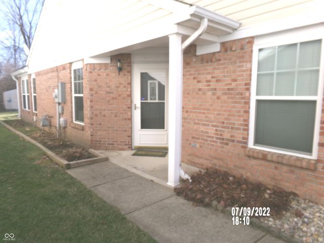 7451 Oak Knoll Drive, Indianapolis, IN 46217