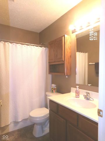 7451 Oak Knoll Drive, Indianapolis, IN 46217