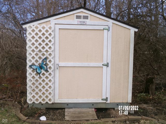 7451 Oak Knoll Drive, Indianapolis, IN 46217