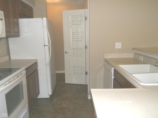 7451 Oak Knoll Drive, Indianapolis, IN 46217