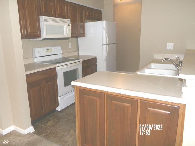 7451 Oak Knoll Drive, Indianapolis, IN 46217