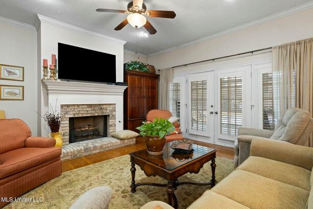 4 Greenhead Lane, Raymond, MS 39154