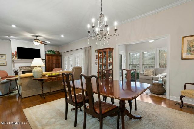 4 Greenhead Lane, Raymond, MS 39154